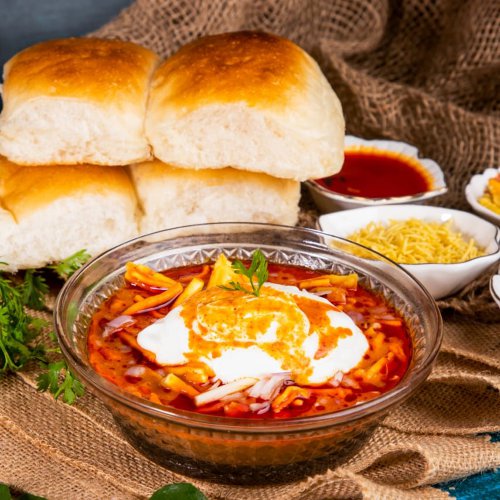 Dahi Missal White Pav