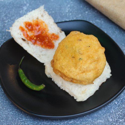 Schezwan Vada Pav Jain